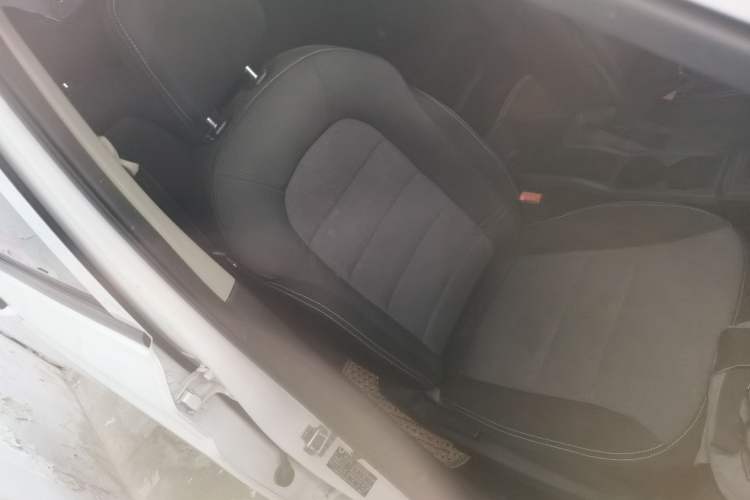 Used Wuling Hongguang PLUS 2019 1.5T Manual Comfort Version 7 Seats Right Front Seat