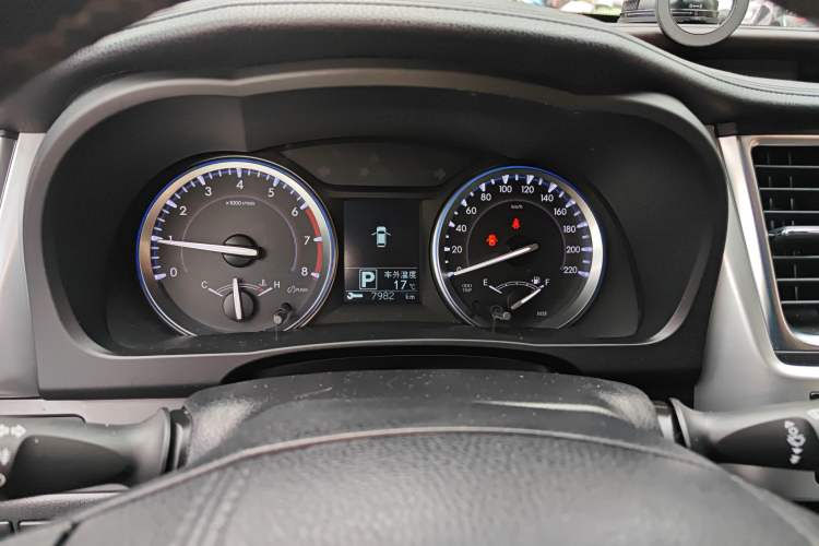 Used Toyota Highlander 2017 2.0T Four-Wheel Drive Black Edition Limited Model
