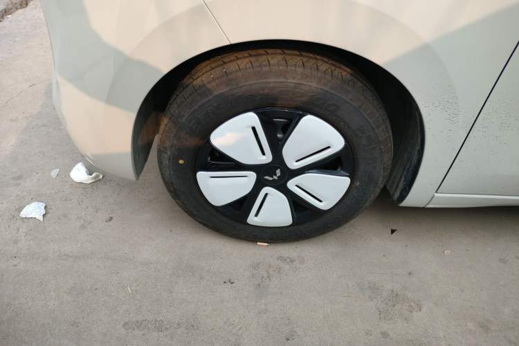 Used Wuling Hongguang MINIEV 2025 Four-Door Version Advanced Edition Left Front Wheel Hub