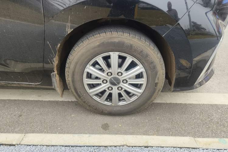 Used SAIC MAXUS G10 2025 2.0L Manual Multi-Function Version Gasoline 7 Seats Right Front Wheel Hub