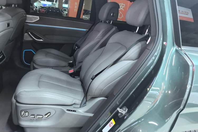 Used Denza N9 2025 Flagship Model
