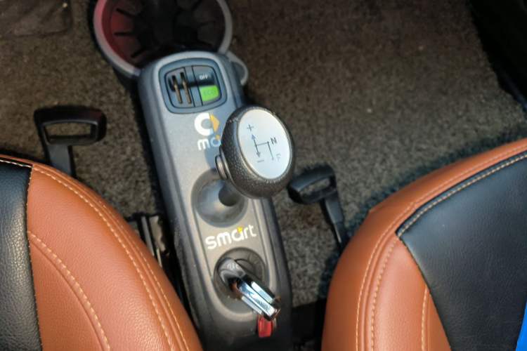 Used smart fortwo 2015 1.0 MHD New Year Special Edition Gear Lever