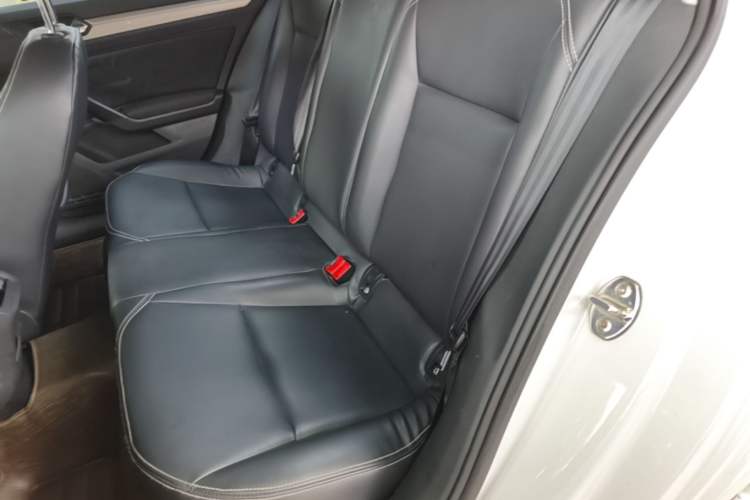 Used Volkswagen Lamando 2015 230TSI DSG Fashion Edition
