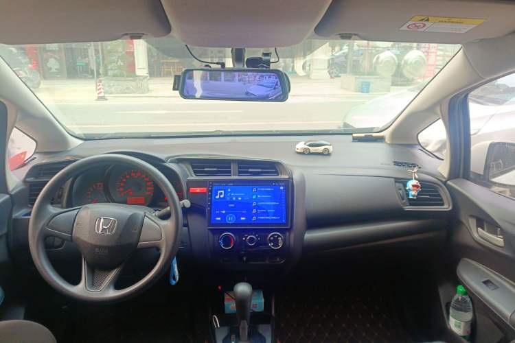 Used Honda Fit 2016 1.5L LX CVT Comfort Model Center Console