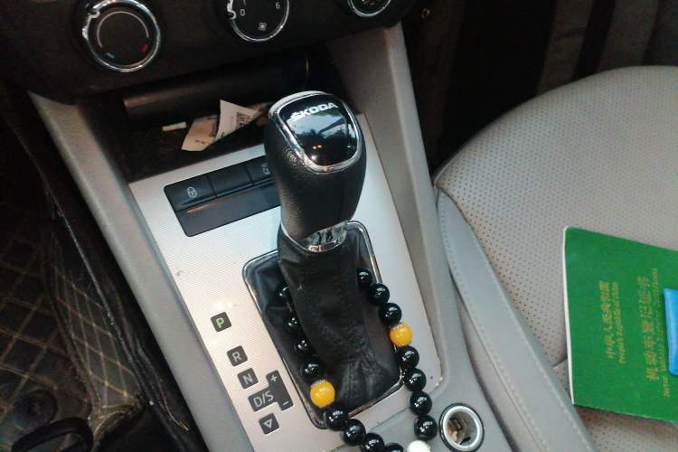 Used Skoda Octavia 2015 1.6L Automatic Yijie Edition Gear Lever