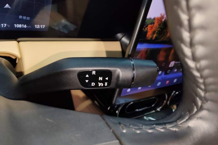 Used Leapmotor C11 2024 Range-Extended 300 Luxury Edition Gear Lever