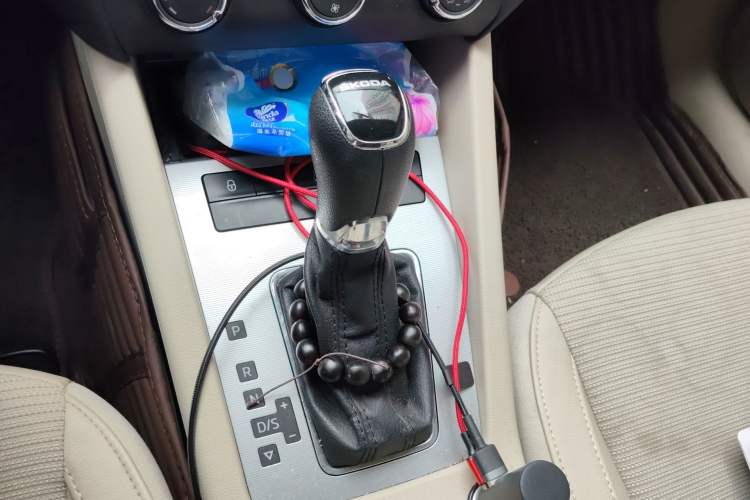 Used Skoda Octavia 2015 1.6L Automatic Yijie Edition Gear Lever