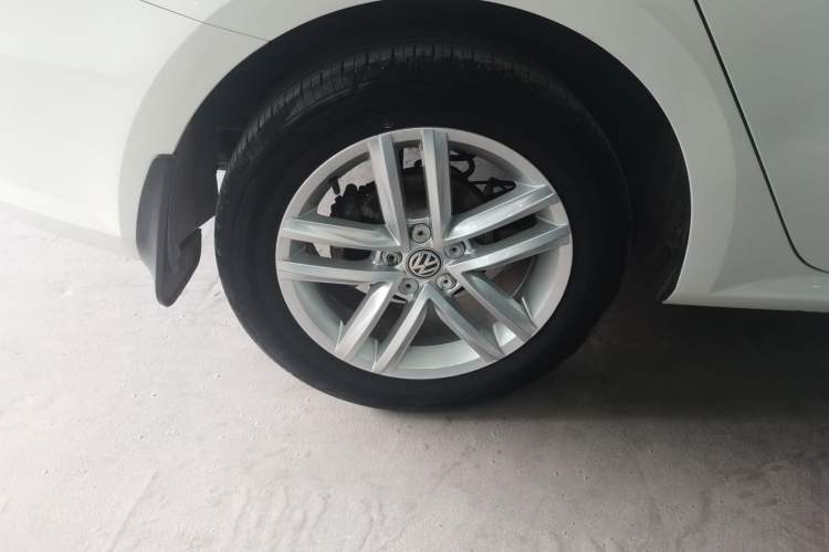 Used Volkswagen Gran Lavida 2017 180TSI DSG Comfort Edition Right Rear Wheel Hub