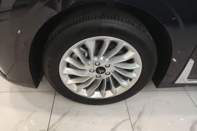 Used VOYAH Dream 2024 EV Long-Range Premium Edition