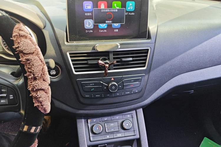 Used Bestune X40 2018 Internet Celebrity Edition 1.6L Automatic Luxury Version
