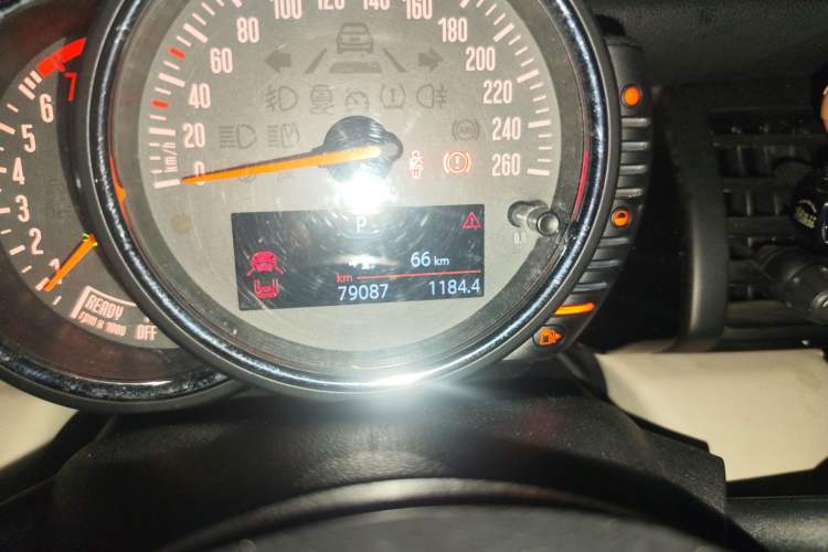 Used MINI 2014 2.0T COOPER S Excitement Odometer Close Up