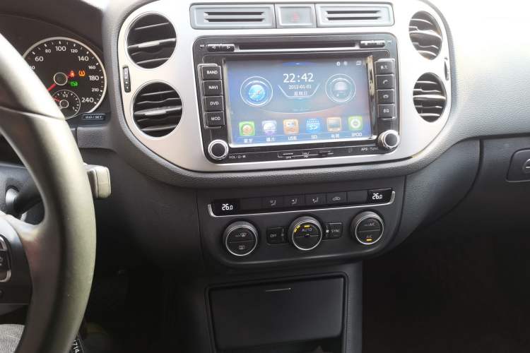 Used Volkswagen Tiguan 2015 1.8TSI Automatic Two-Wheel Drive Comfort Edition Audio And AC Panel