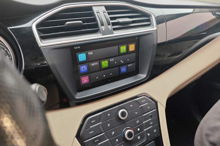 Used MG GS 2015 2.0TGI TST Luxury Edition Audio And AC Panel