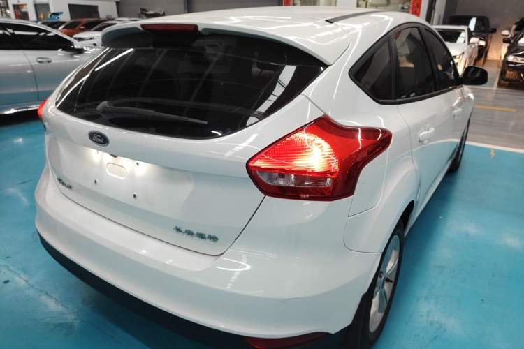 Used Ford Focus 2018 Hatchback Classic 1.6L Automatic Comfort Plus SmartDrive Edition Rear Right 45 Deg