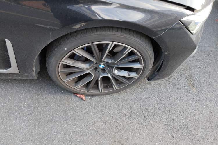 Used BMW 7 Series 2021 740Li Luxury Edition M Sport Package Right Front Wheel Hub