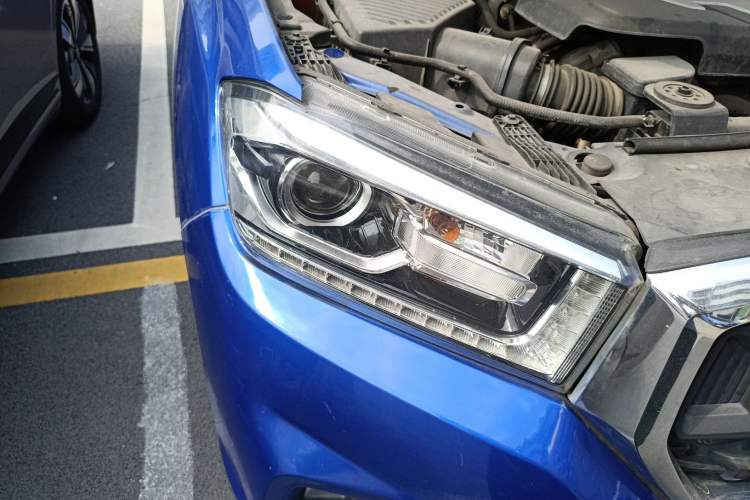 Used SAIC MAXUS T70 2019 2.0T Diesel Automatic 2WD Elite Version with Long Body and High Ground Clearance
