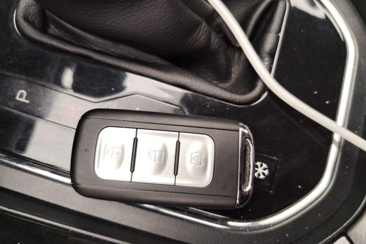 Used Dongfeng Fengon S560 2018 1.8L CVT Smart Connect 7-Seater Vehicle Key