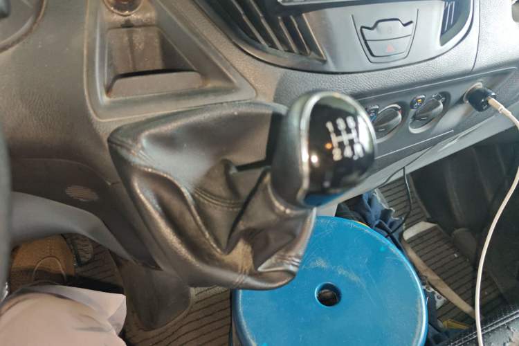 Used Ford Transit 2019 2.0T Diesel Multi-Purpose Commercial Vehicle Short Wheelbase Low Roof 6-Seater China VI Standard