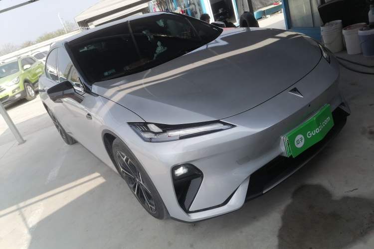 Used Deepal L07 2024 230Max Range-Extended Version Front Right 45 Deg