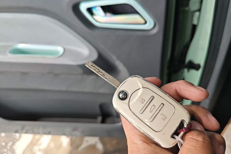 Used Wuling Hongguang MINIEV 2021 Macaron Premium Model – Lithium Iron Phosphate Interior 1