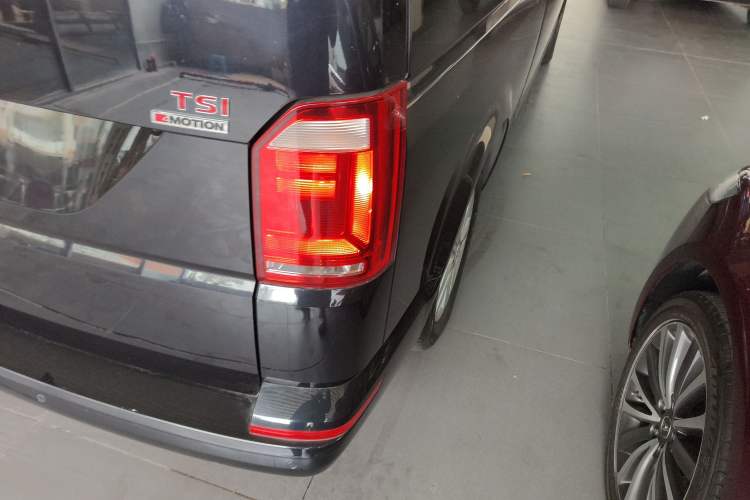 Used Volkswagen Caravelle 2018 2.0 TSI 4x4 Comfort Edition 7 Seats