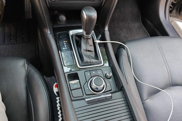 Used Mazda 3 Axela 2017 Hatchback 2.0L Automatic Sport Model China V Emission Standard Gear Lever