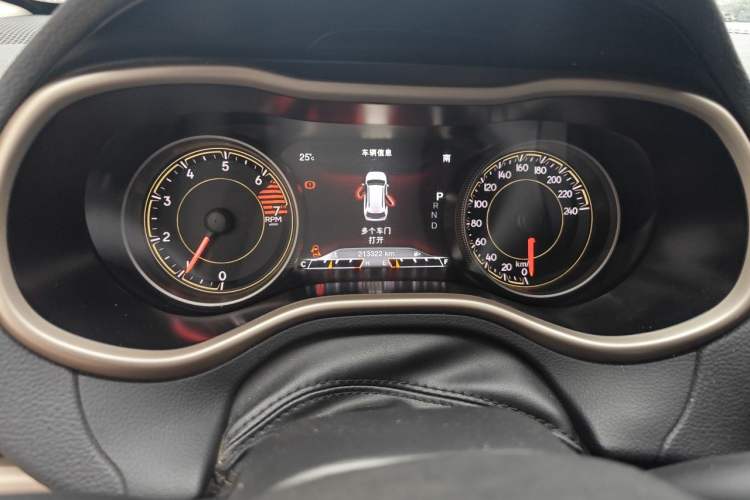 Used Jeep Cherokee 2016 2.4L Leading Smart Version
