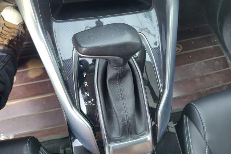 Used SAIC MAXUS G50 2020 1.5T Automatic Elite Edition Gear Lever