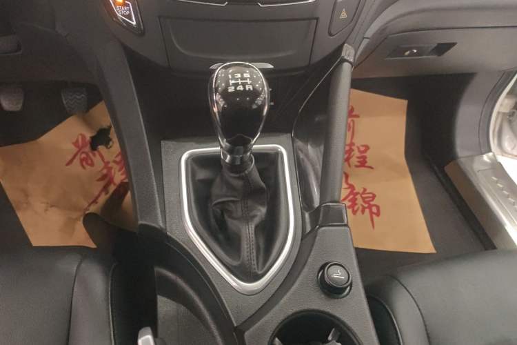 Used Dongfeng Aeolus AX7 2015 2.0L Manual Zhiyi Trim
