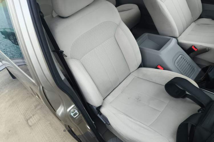 Used FORTHING Lingzhi 2017 M3L 1.6L 7-Seater Comfort Model
