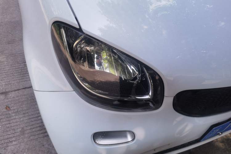 Used smart fortwo 2015 1.0L 52 kW hardtop Dynamic version
