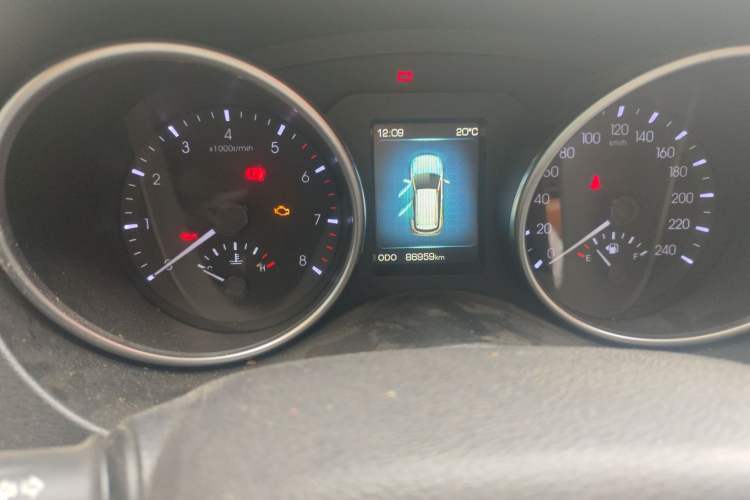 Used Haval H6 Coupe 2015 Blue-Label 2.0T Manual Two-Wheel Drive Prestige Model Odometer Close Up