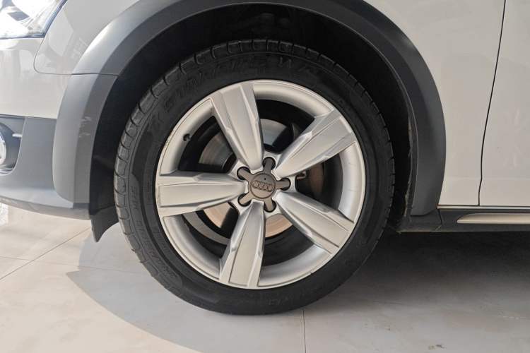 Used Audi A4 2014 40 TFSI allroad quattro plus version Exterior 4