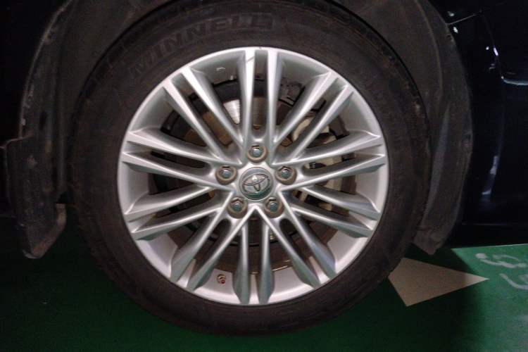 Used Toyota Camry 2012 2.5G Luxury Navigation Edition Right Front Wheel Hub