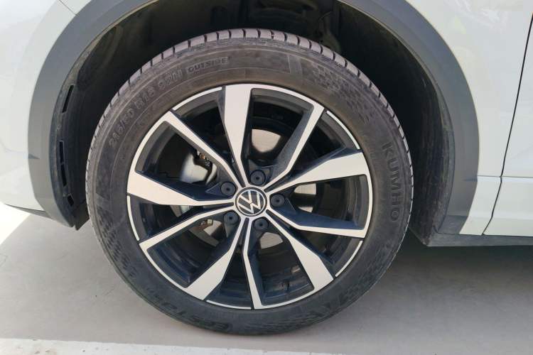 Used Volkswagen T-ROC 2023 300TSI DSG Two-Wheel-Drive Chen Guang Edition Exterior 4