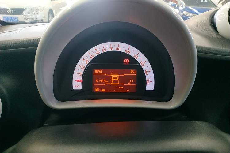 Used smart forfour 2016 1.0L 52 kW Dynamic Edition
