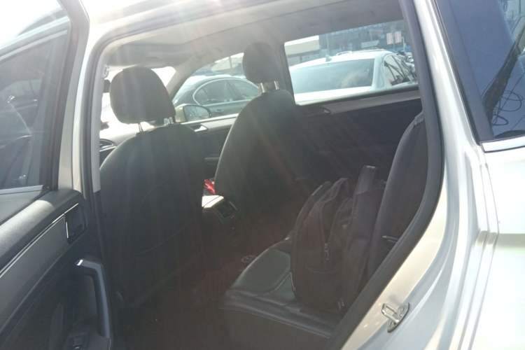 Used Volkswagen Tiguan L 2019 330TSI Automatic Two-Wheel Drive Panoramic Comfort Edition China VI Standard
