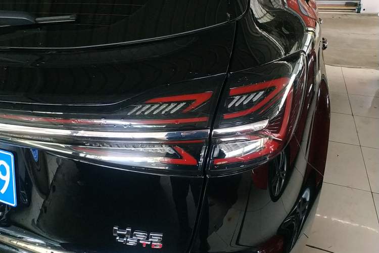 Used Hongqi HS5 2023 2.0T Qixiang Pro Edition Right Rear Taillight