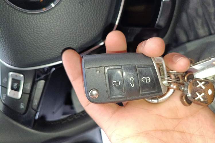 Used Volkswagen T-ROC 2018 230TSI DSG Two-Wheel Drive Advanced Version China V Standard
