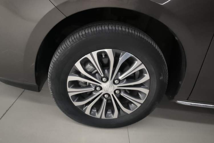 Used Buick GL8 2023 Land Executive Class Comfort Model