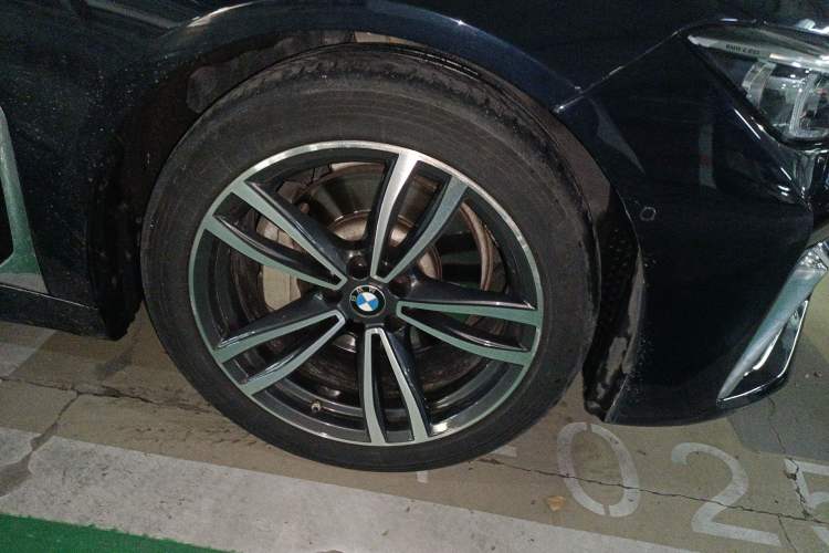 Used BMW 7 Series 2021 730Li M Sport Package Right Front Wheel Hub