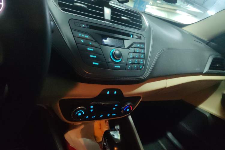 Used Ford Escort 2015 1.5L Automatic Fashion Model
