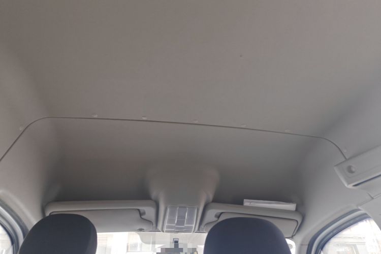 Used SAIC MAXUS Xintu V80 2019 2.5T Classic Edition 6-Speed Manual – Aoyuntong Short Wheelbase Mid-Height Design 5/6 Seats Headliner