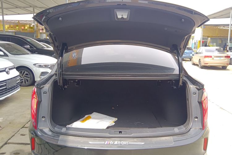 Used Hongqi E-QM5 2024 450km Range Commuter Version Trunk