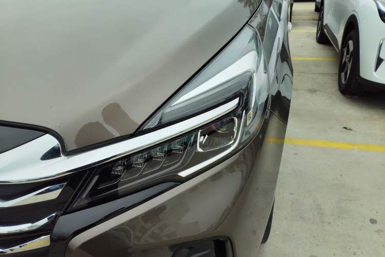 Used Buick GL8 2023 Facelifted Land Cruiser Executive Luxury Version Left Front Headlight