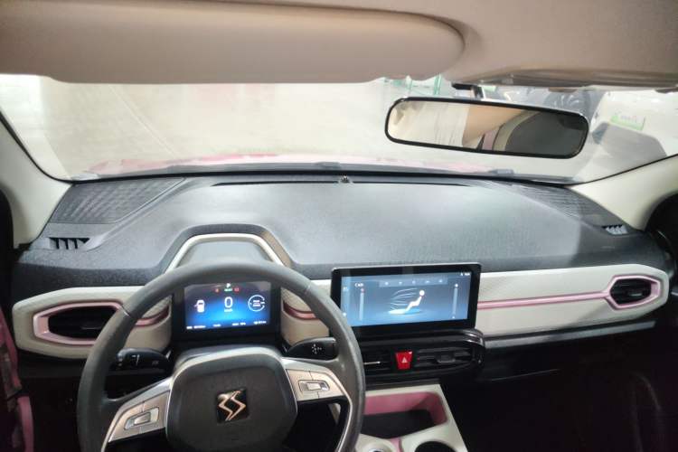 Used SOL E10X 2021 302 km Range Fashion Edition 31.4 kWh Center Console