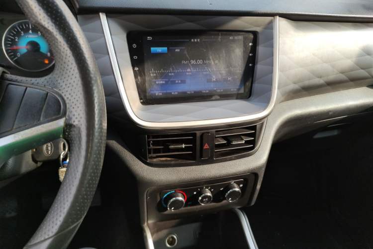 Used Jinbei Gold Hiace M Classic 2022 1.5L Travel Lion Passenger Vehicle 5 Seats