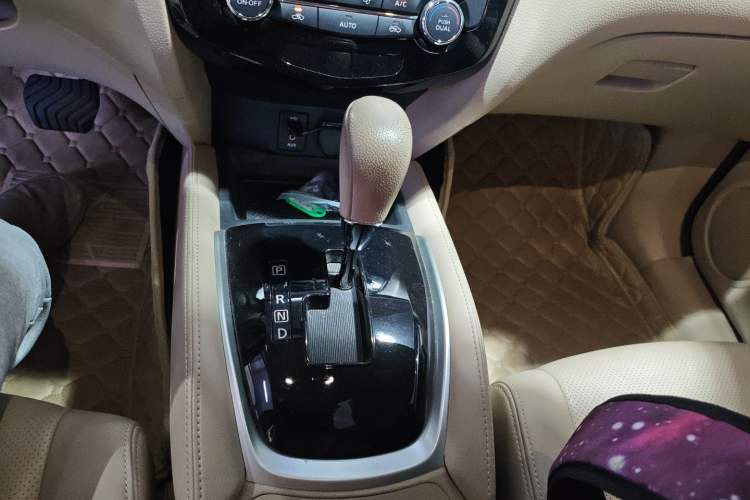 Used Nissan X-Trail 2014 2.0L CVT Comfort Edition 2WD Gear Lever