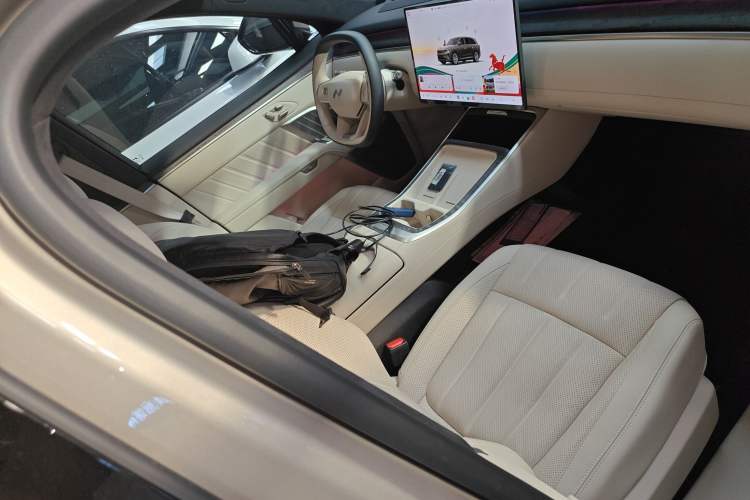 Used ONVO Luxeed L90 2025 Model—Max Six-Seater Version