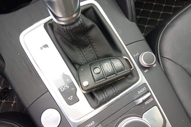 Used Audi A3 2020 Limousine 35 TFSI Style Edition China VI Emission Standard Vehicle Key